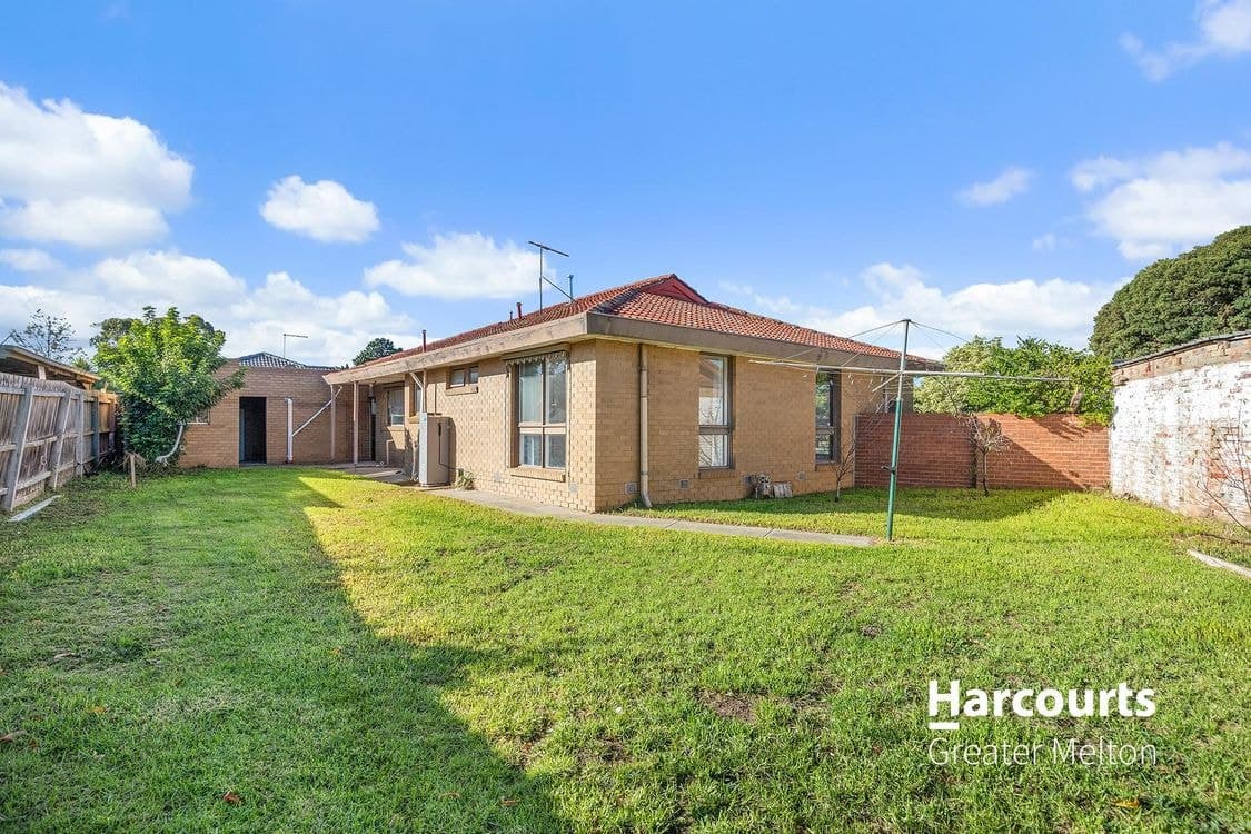 4 Raheen Place, MELTON WEST, VIC 3337, Melton West - Thumbnail 2