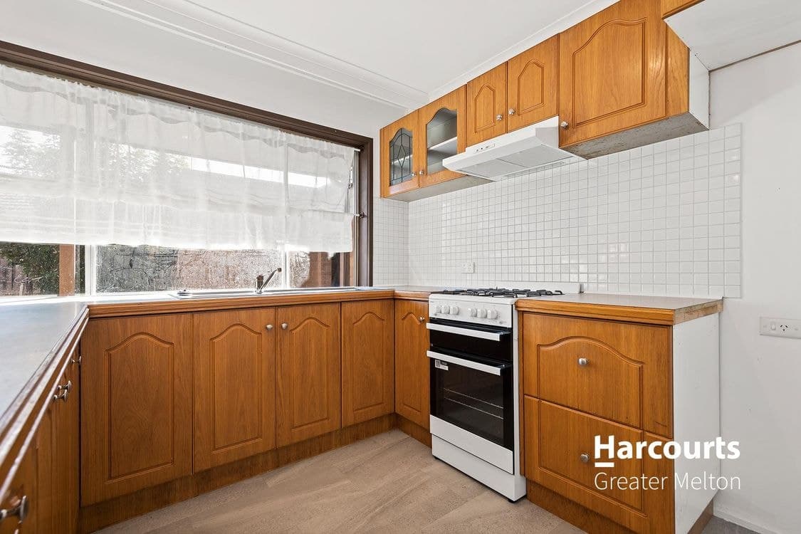 4 Raheen Place, MELTON WEST, VIC 3337, Melton West - Thumbnail 3
