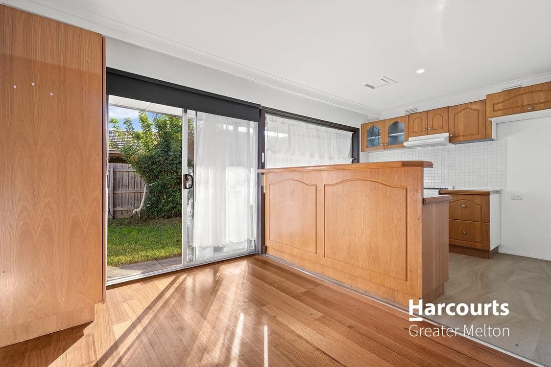 4 Raheen Place, MELTON WEST, VIC 3337, Melton West - Thumbnail 4