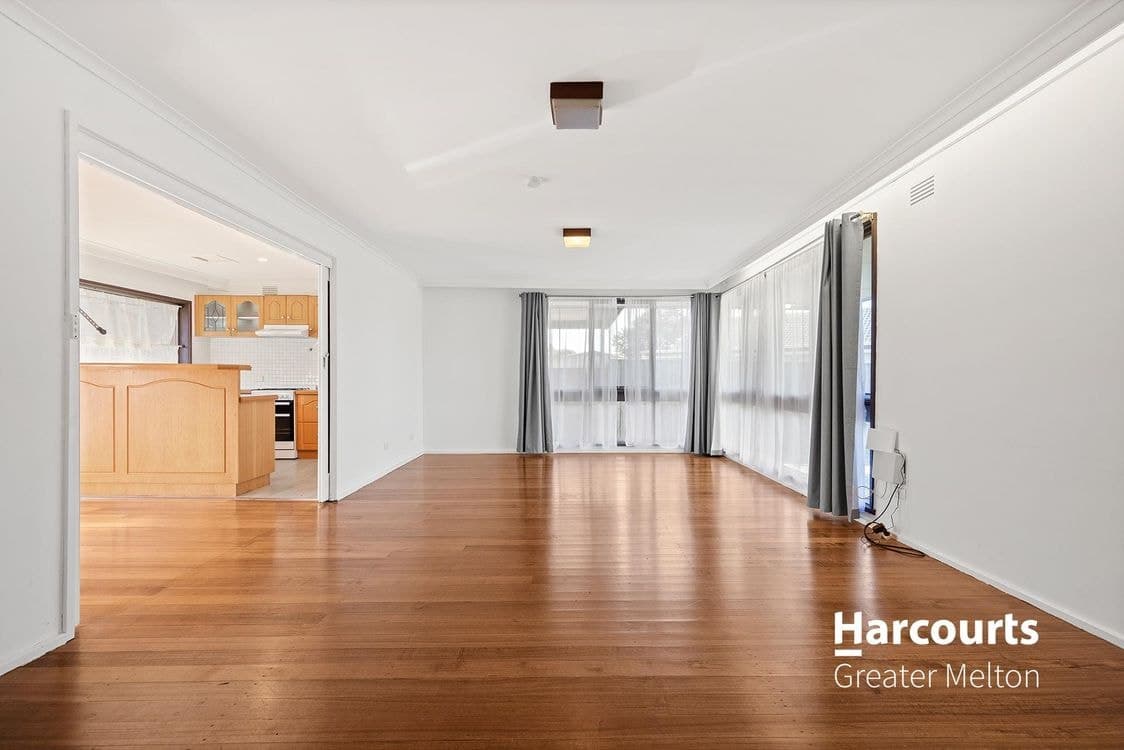 4 Raheen Place, MELTON WEST, VIC 3337, Melton West - Thumbnail 5