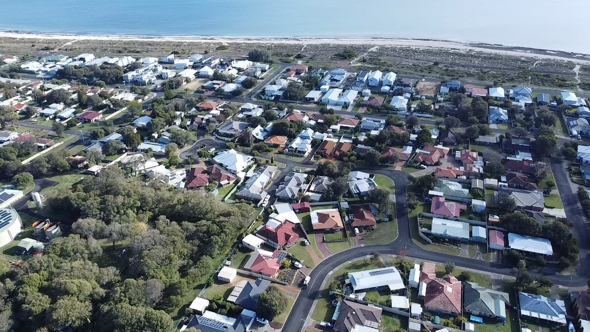 23 Dotterell Crescent, Geographe WA 6280, Geographe - Thumbnail 2