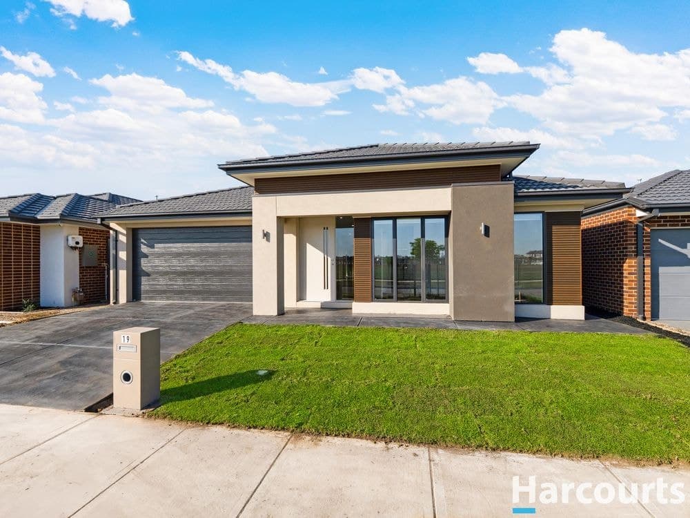 19 COMPANIONSHIP DRIVE, CLYDE NORTH, VIC 3978, Clyde North - Thumbnail 2