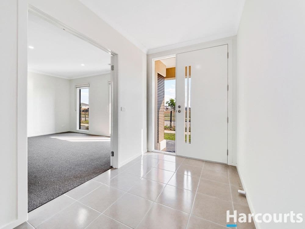 19 COMPANIONSHIP DRIVE, CLYDE NORTH, VIC 3978, Clyde North - Thumbnail 3