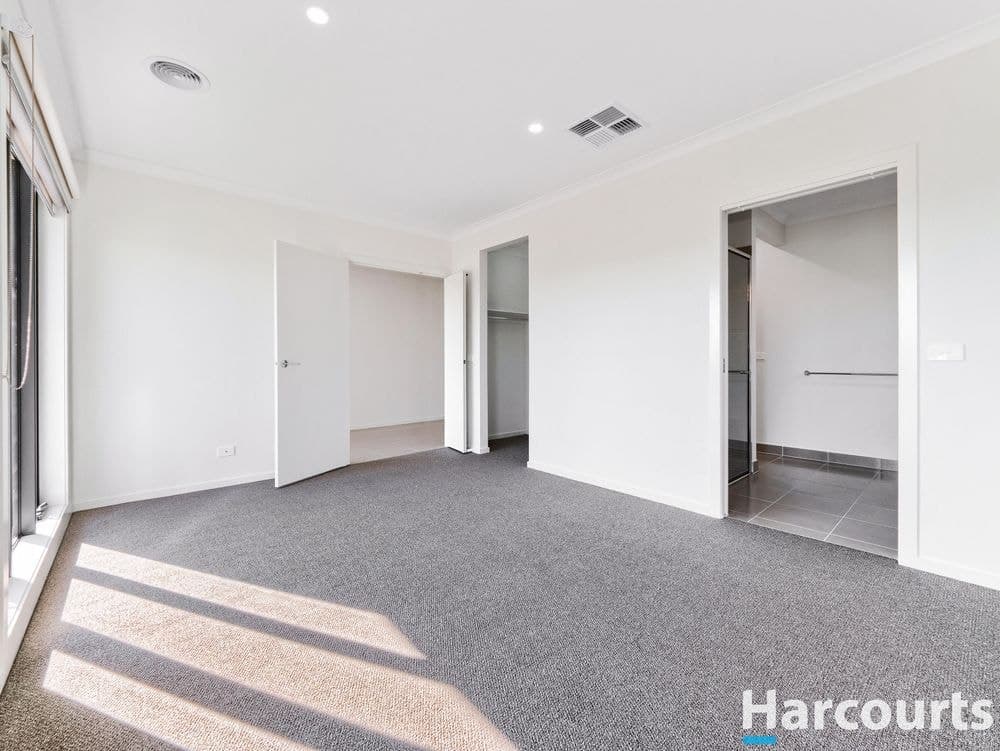 19 COMPANIONSHIP DRIVE, CLYDE NORTH, VIC 3978, Clyde North - Thumbnail 4