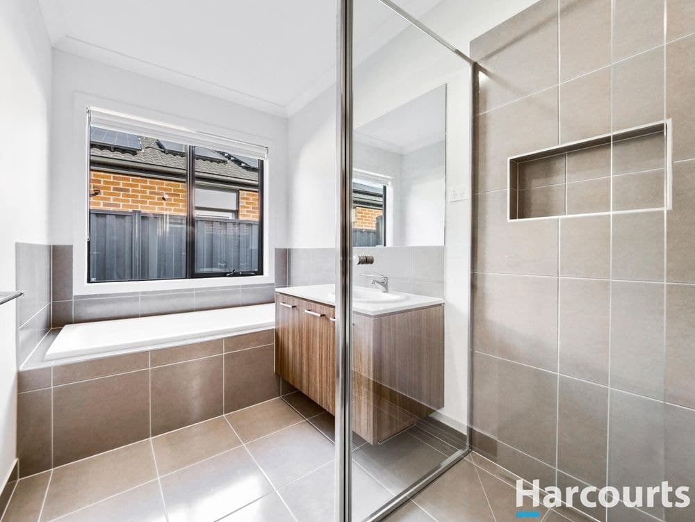 19 COMPANIONSHIP DRIVE, CLYDE NORTH, VIC 3978, Clyde North - Thumbnail 5