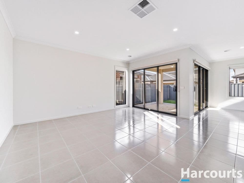 19 COMPANIONSHIP DRIVE, CLYDE NORTH, VIC 3978, Clyde North - Thumbnail 7