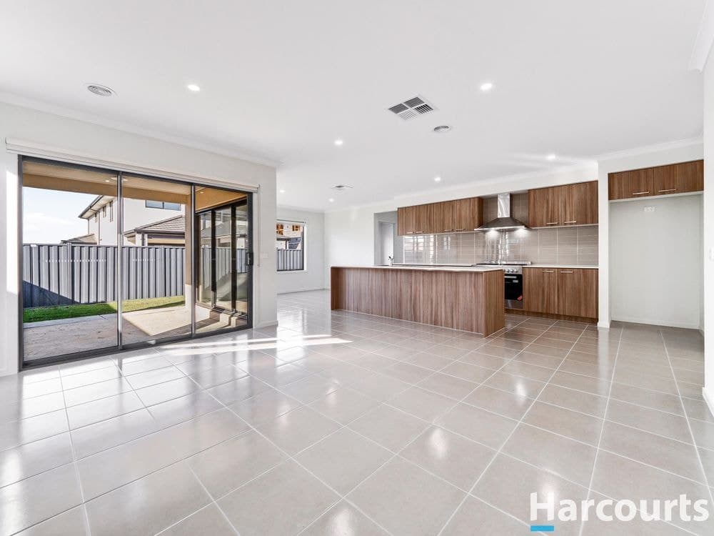 19 COMPANIONSHIP DRIVE, CLYDE NORTH, VIC 3978, Clyde North - Thumbnail 8