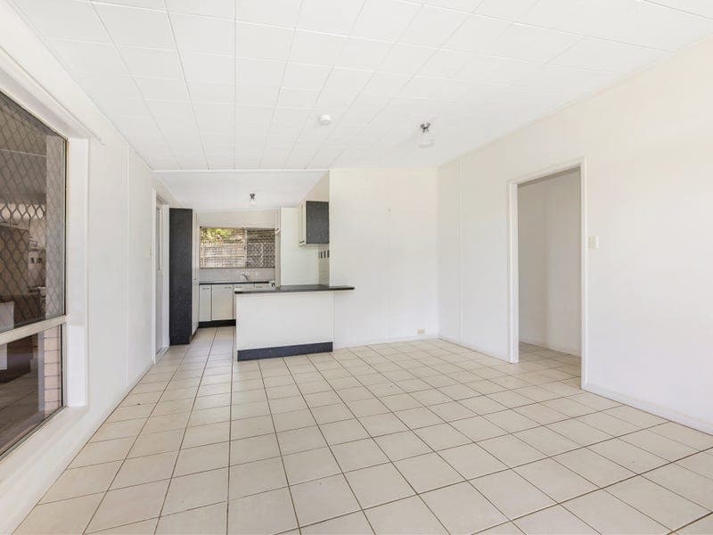 6 Sunland Street, BEENLEIGH  QLD  4207, Beenleigh - Thumbnail 2