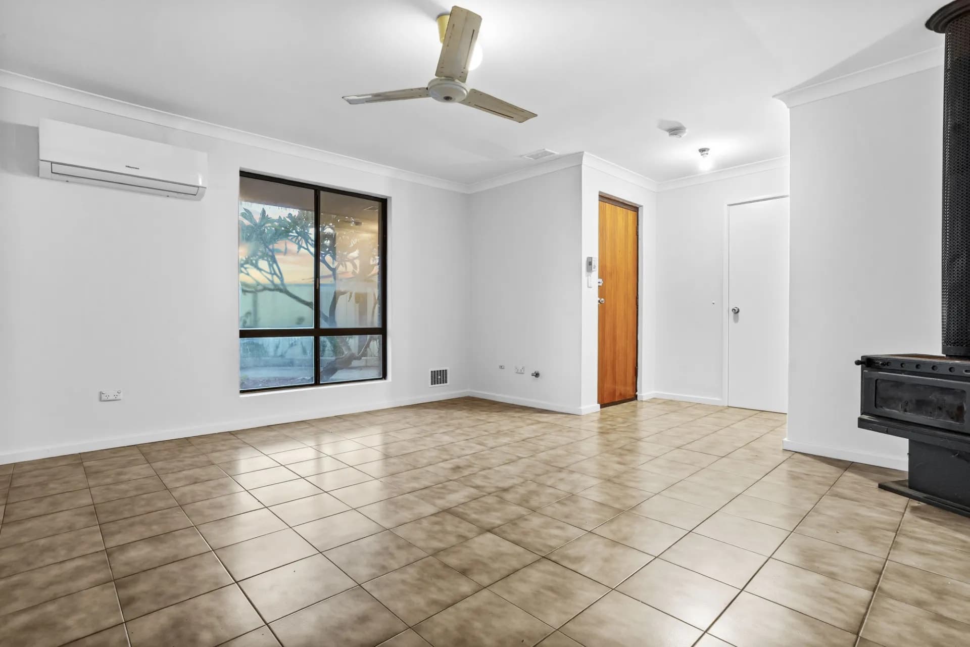 7 Eliza Court, Hamilton Hill, WA, Hamilton Hill - Thumbnail 2