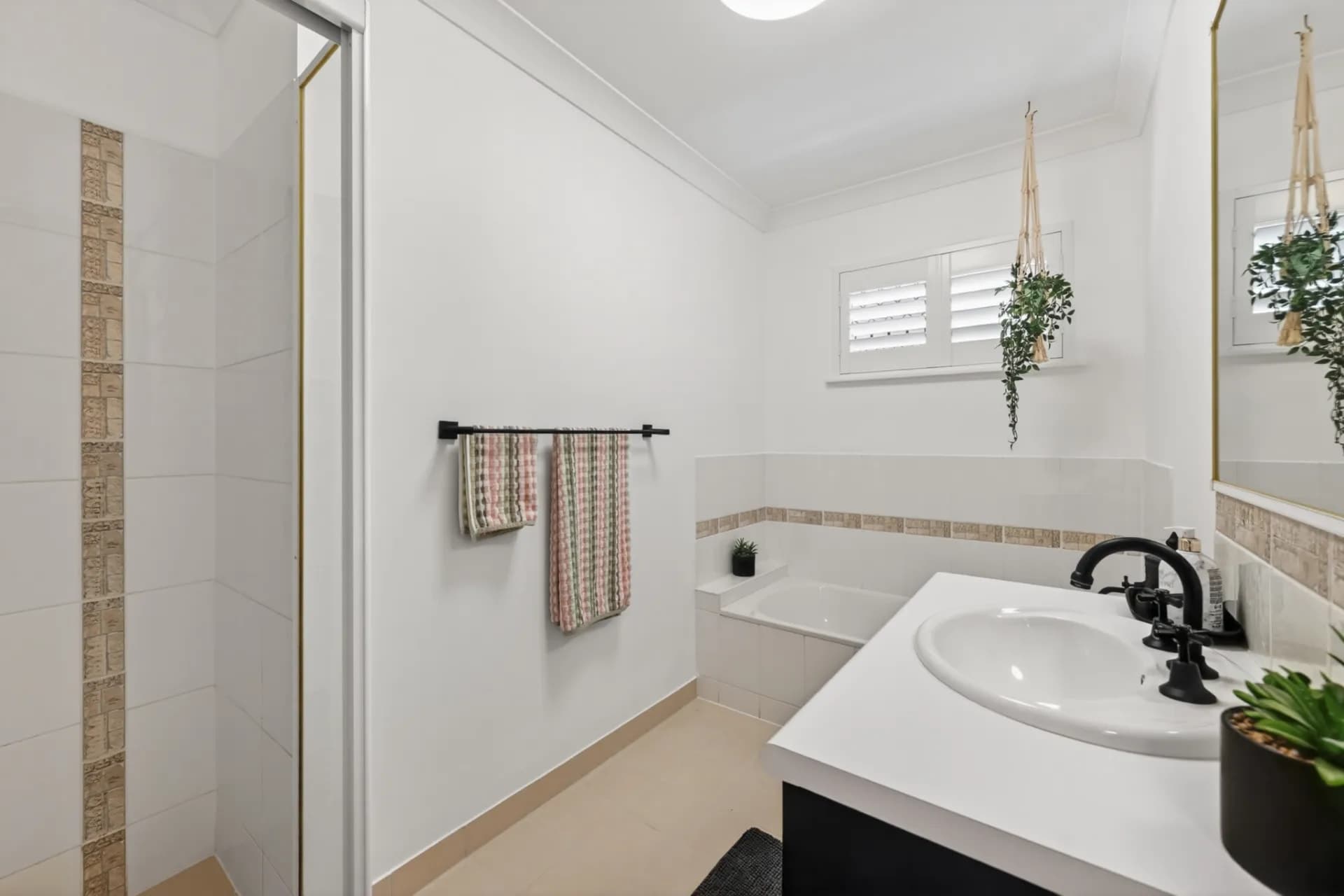 4 Saint Albans Road, Mount Louisa, QLD, Mount Louisa - Thumbnail 6