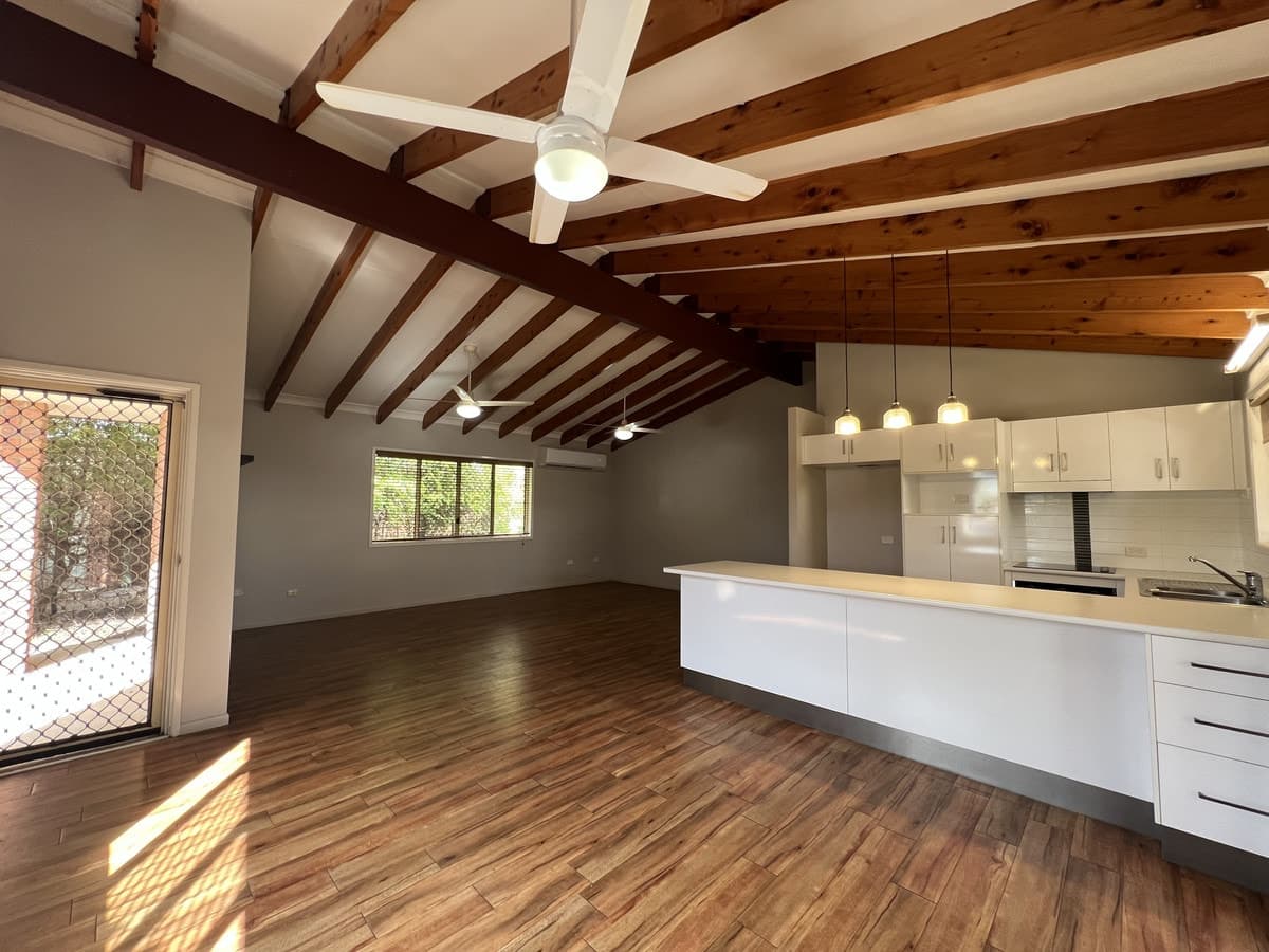 6 Grant Place, Emerald QLD 4720, Emerald - Thumbnail 2