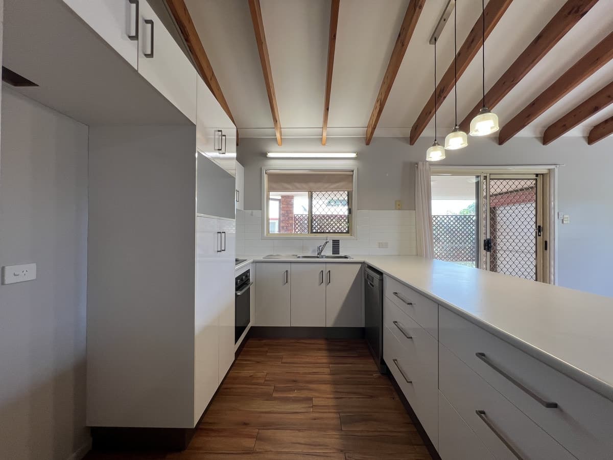 6 Grant Place, Emerald QLD 4720, Emerald - Thumbnail 4