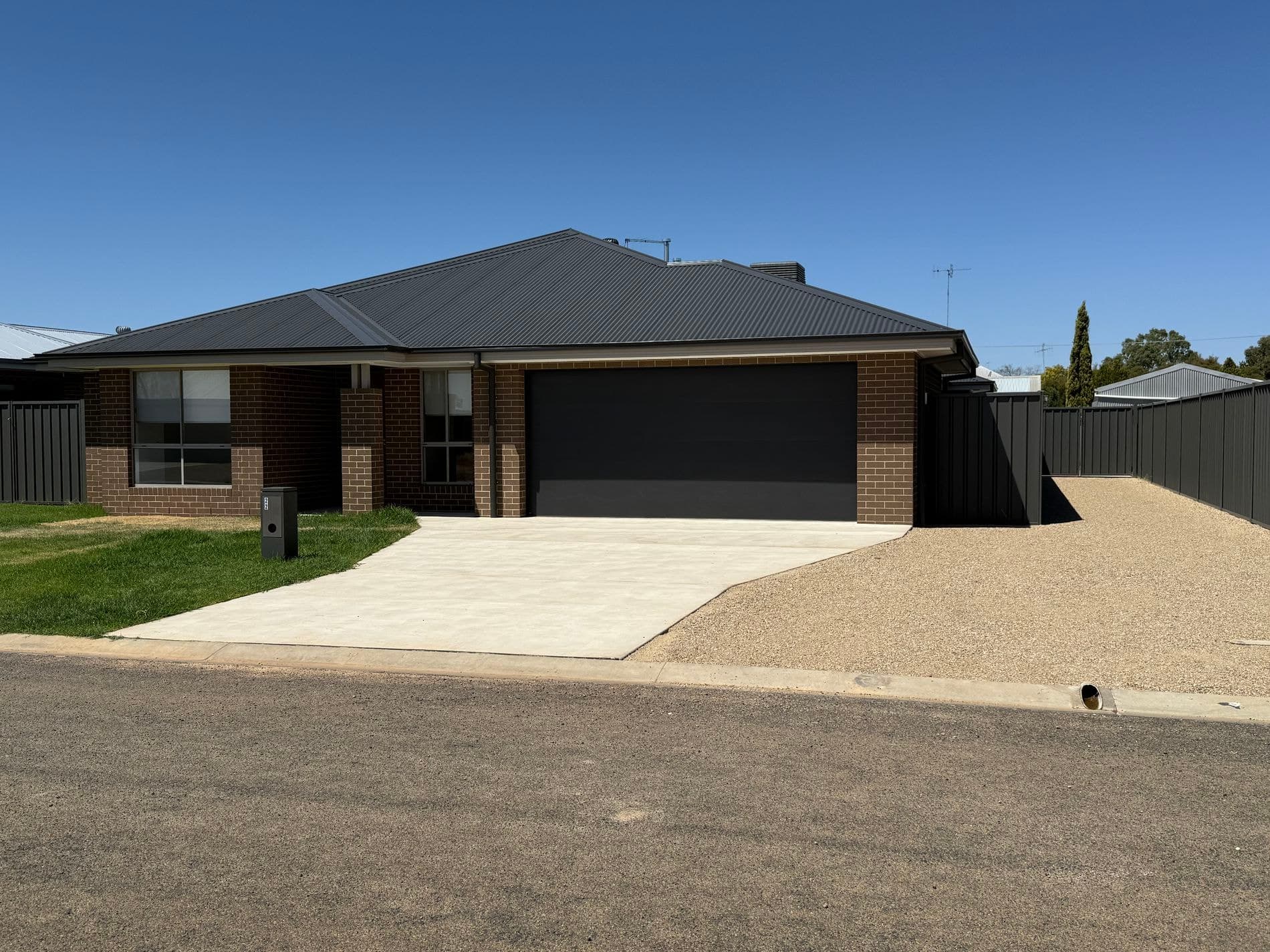 22 Lewis Crescent, Finley - Image 1