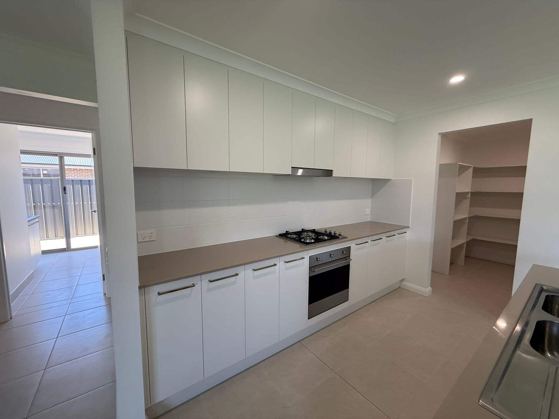 22 Lewis Crescent, Finley - Thumbnail 2