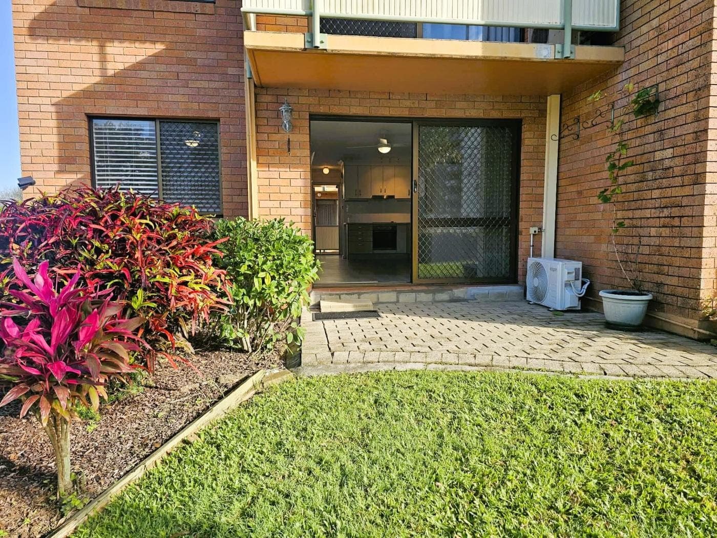 1/5 Sydney Street, Redcliffe, Redcliffe - Image 1