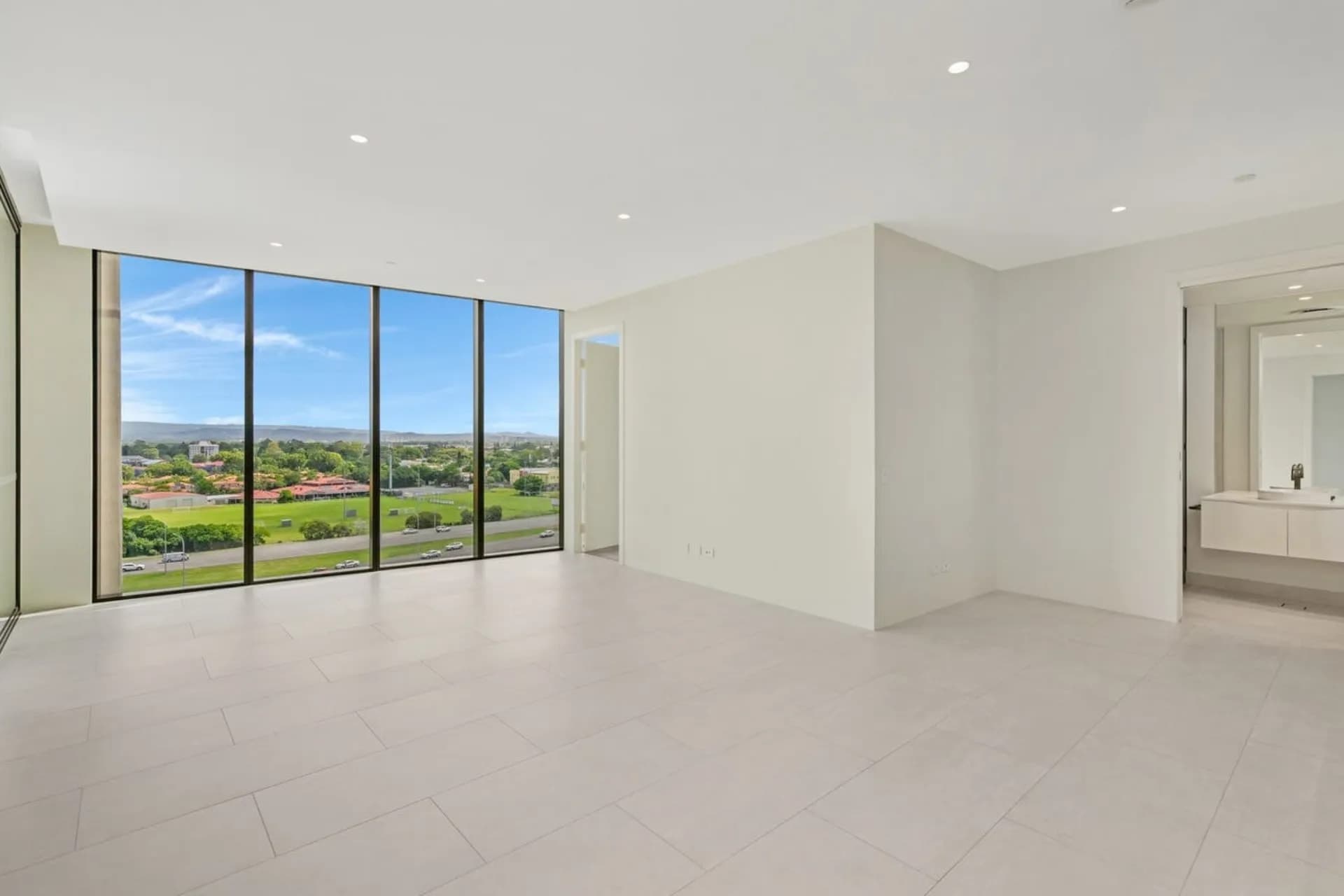 3905/24 The Lanes Boulevard, Mermaid Waters, QLD, Mermaid Waters - Thumbnail 2
