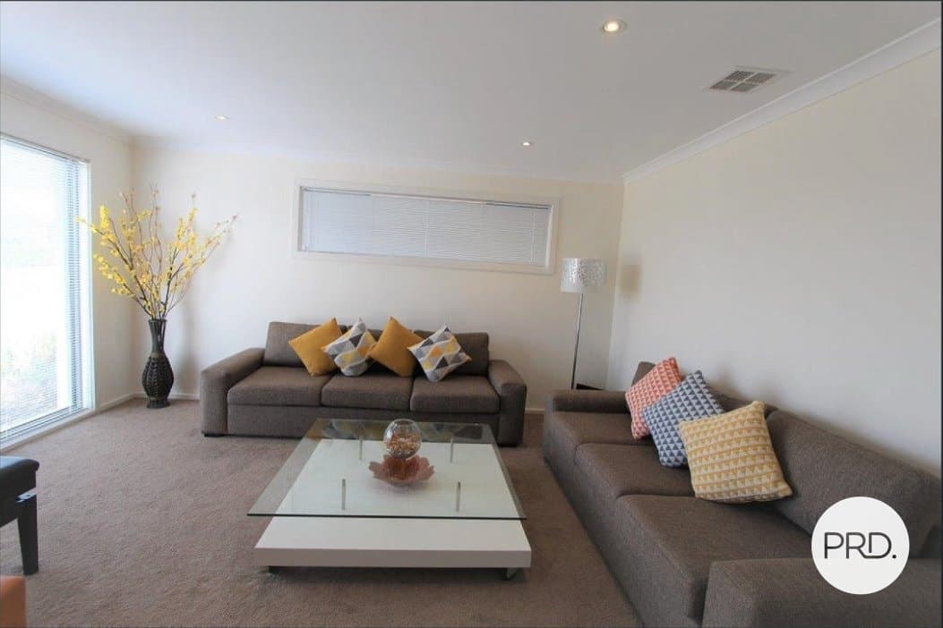 4
                Edna Thompson
                Crescent
            
            
            
            casey
            
            
            ACT,
            2913, Casey - Thumbnail 2