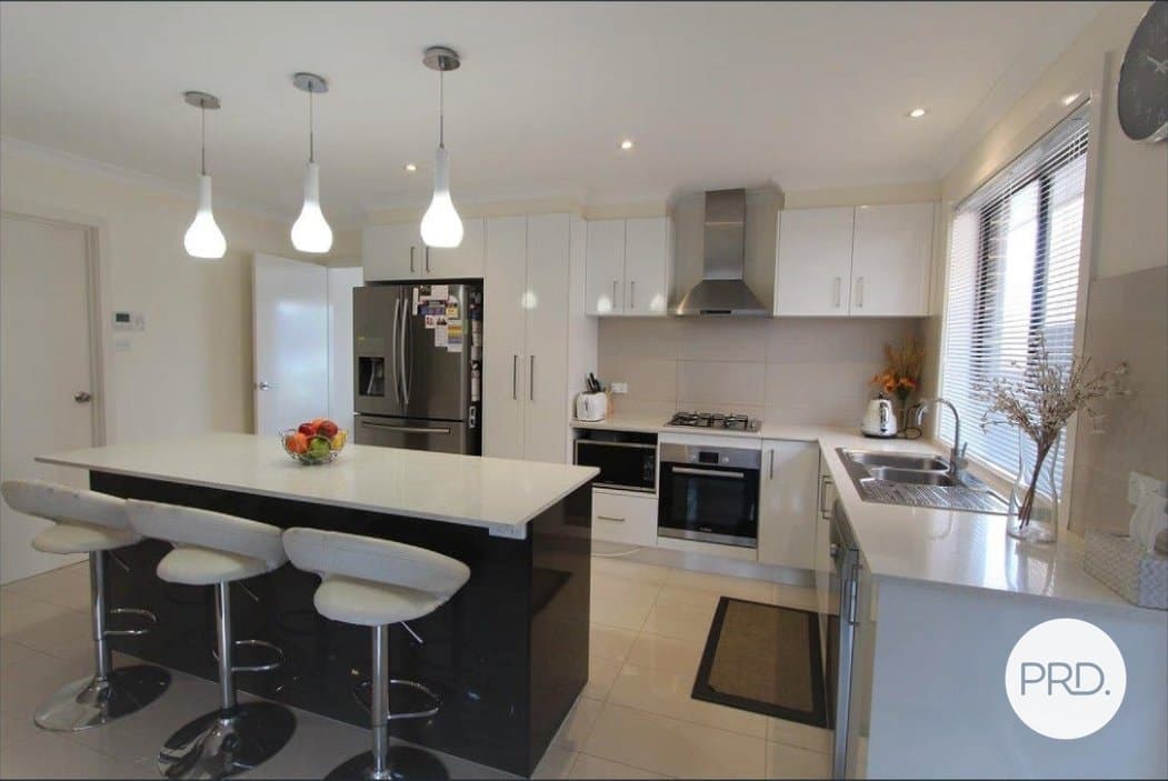 4
                Edna Thompson
                Crescent
            
            
            
            casey
            
            
            ACT,
            2913, Casey - Thumbnail 3