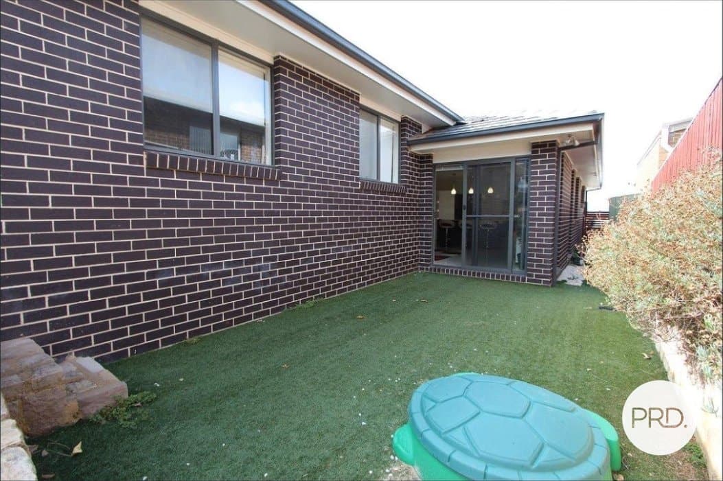 4
                Edna Thompson
                Crescent
            
            
            
            casey
            
            
            ACT,
            2913, Casey - Thumbnail 4