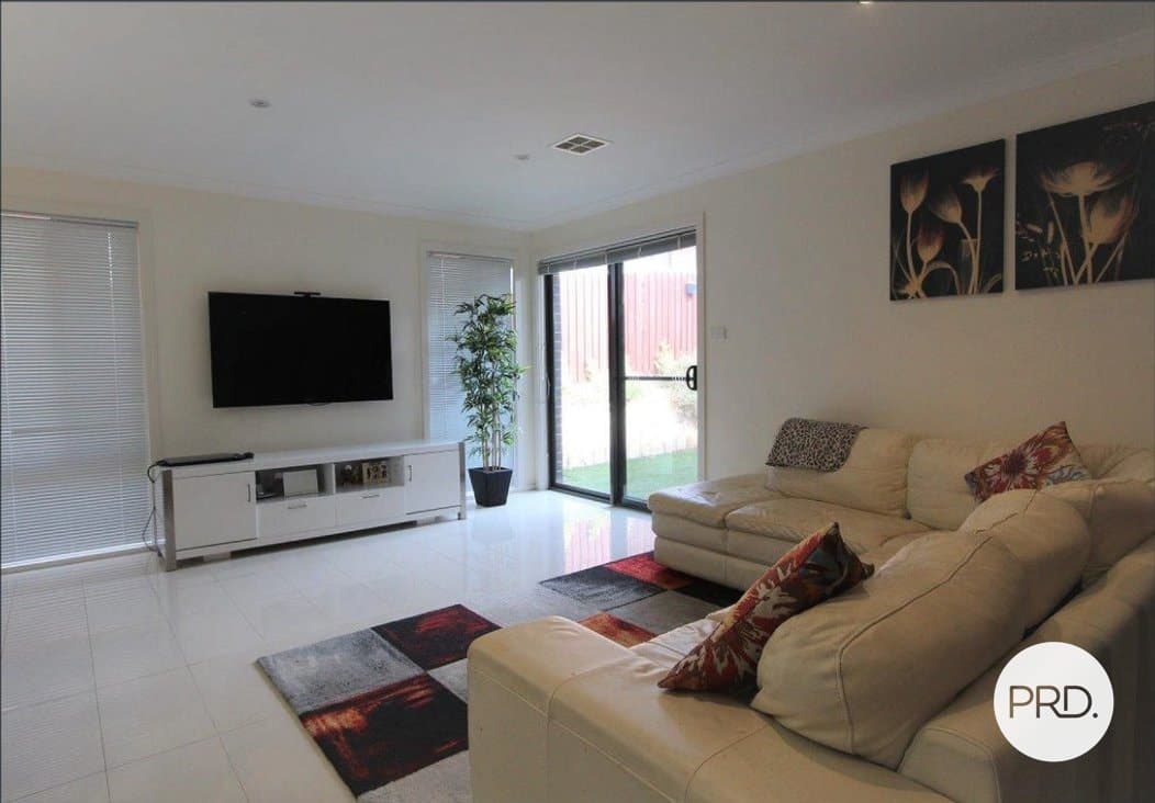 4
                Edna Thompson
                Crescent
            
            
            
            casey
            
            
            ACT,
            2913, Casey - Thumbnail 7