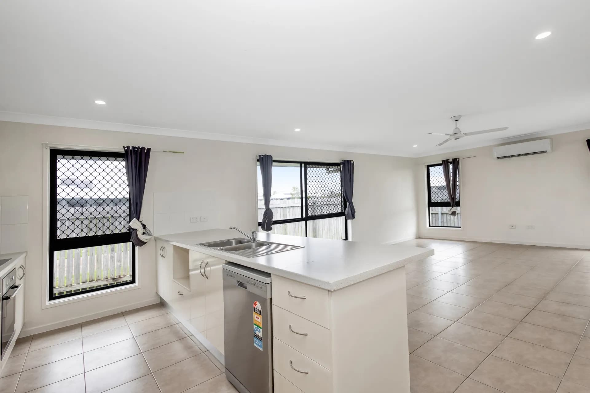 13 Orangeberry Circuit, Mount Low, QLD, Mount Low - Thumbnail 4