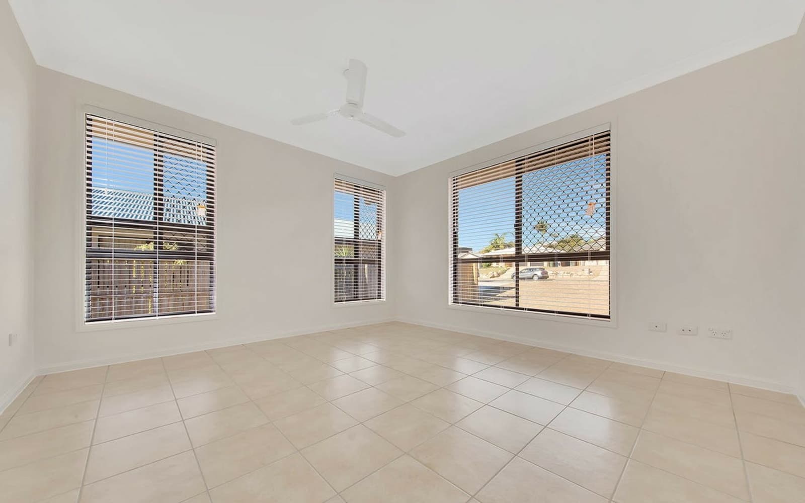 66 Col Brown Avenue,Clinton, Clinton - Thumbnail 3