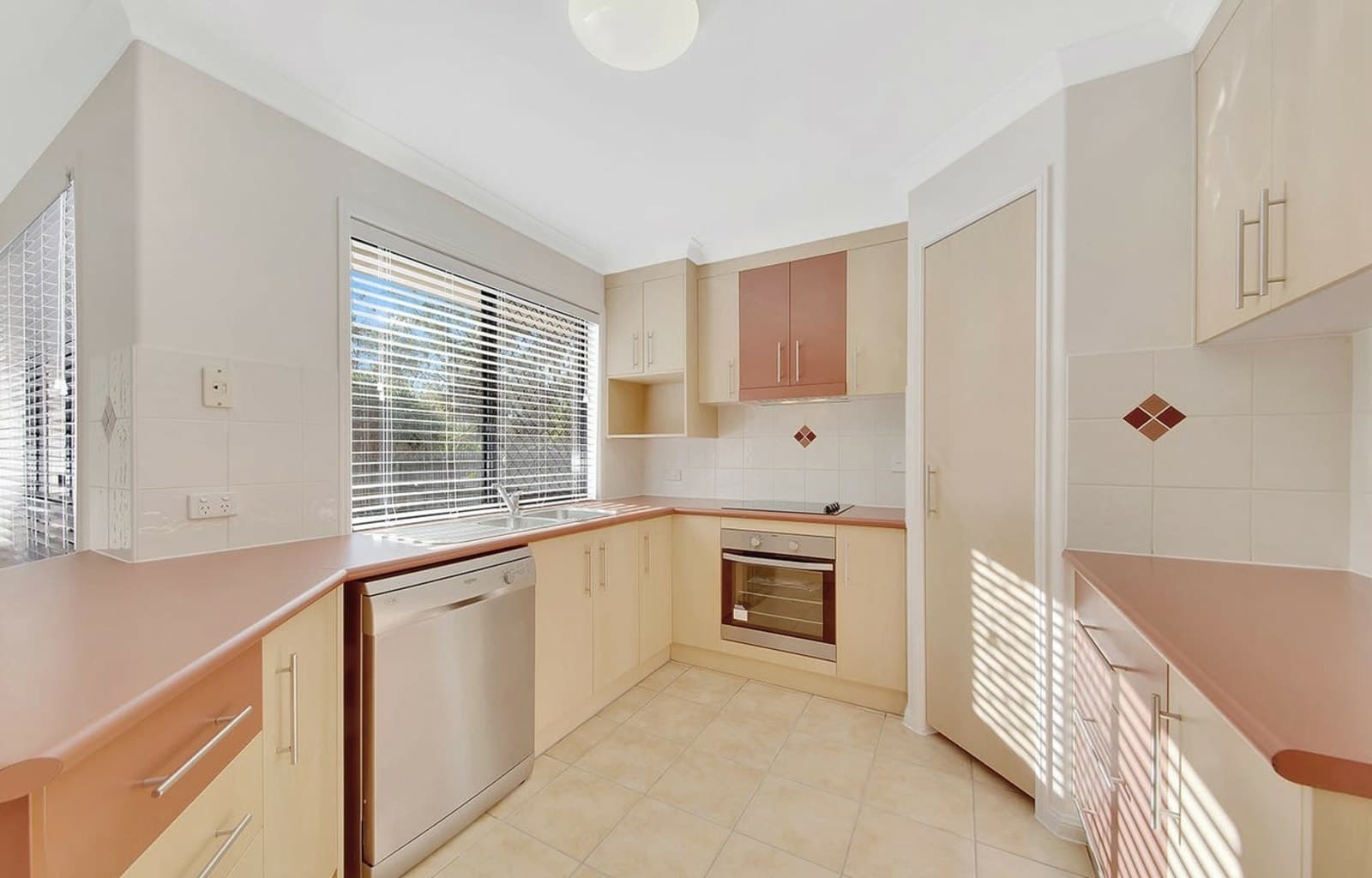 66 Col Brown Avenue,Clinton, Clinton - Thumbnail 4