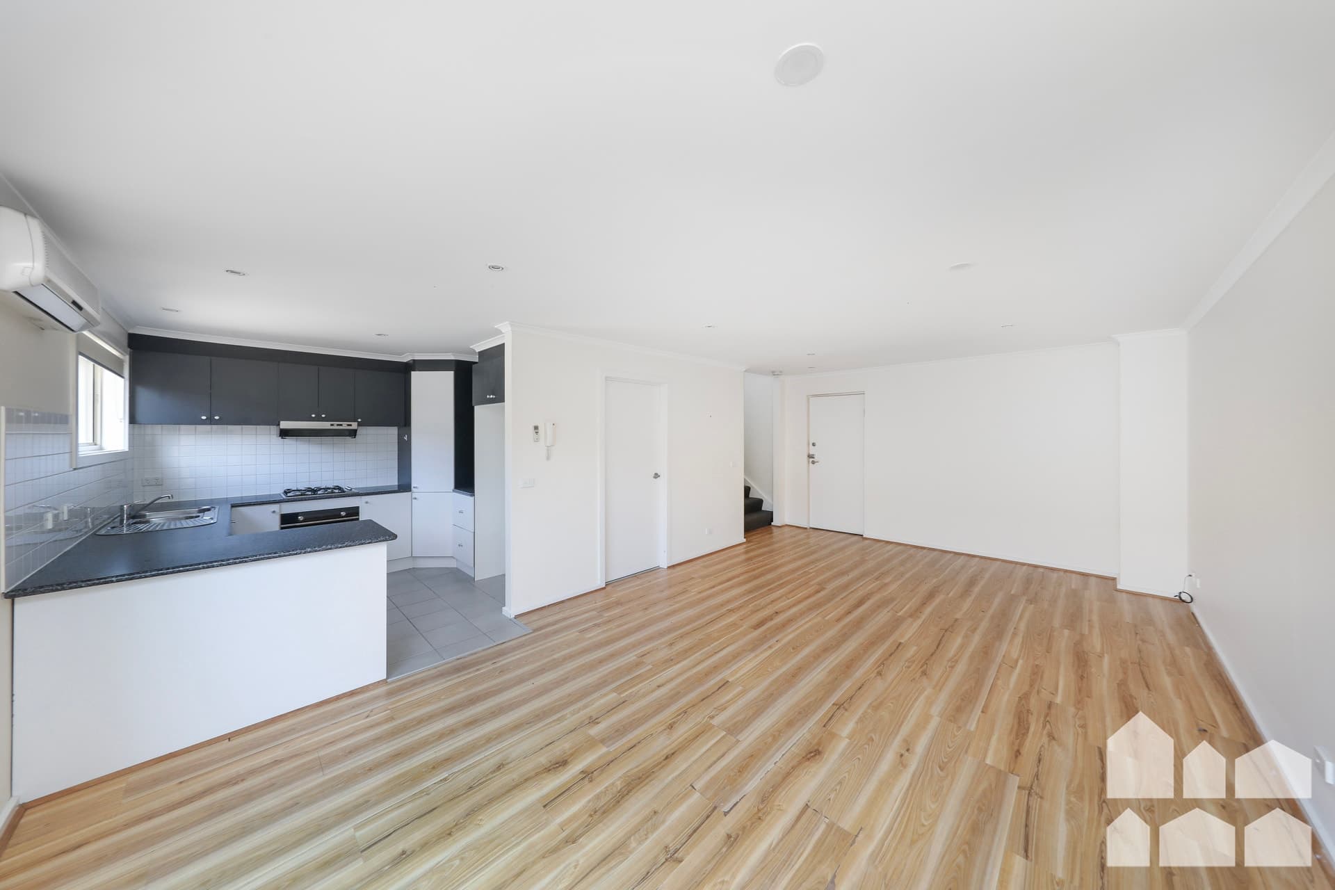 8/102 Cross Street WEST FOOTSCRAY, West Footscray - Thumbnail 2