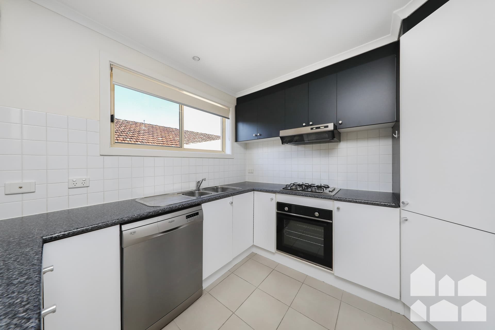 8/102 Cross Street WEST FOOTSCRAY, West Footscray - Thumbnail 3