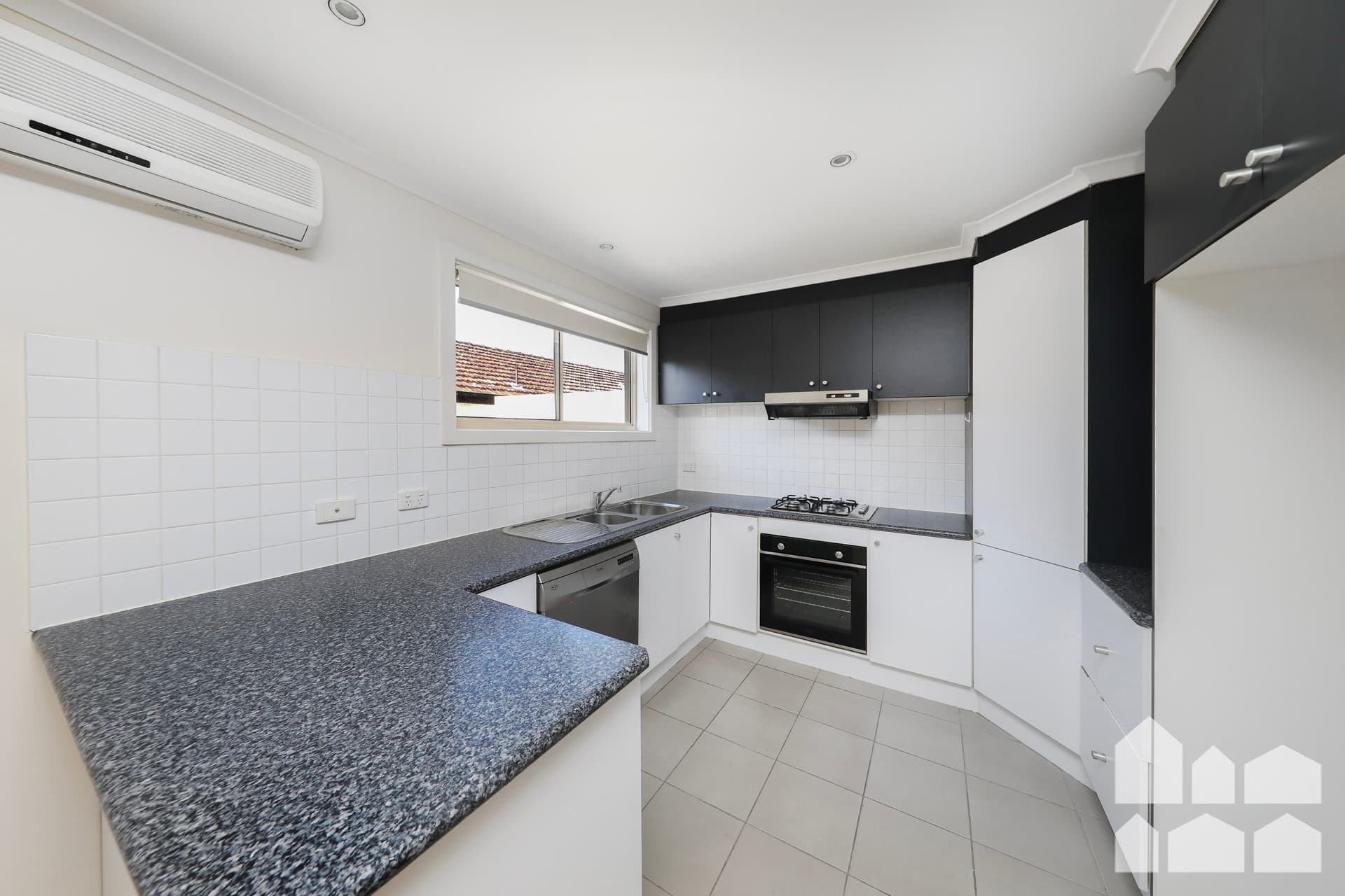 8/102 Cross Street WEST FOOTSCRAY, West Footscray - Thumbnail 4