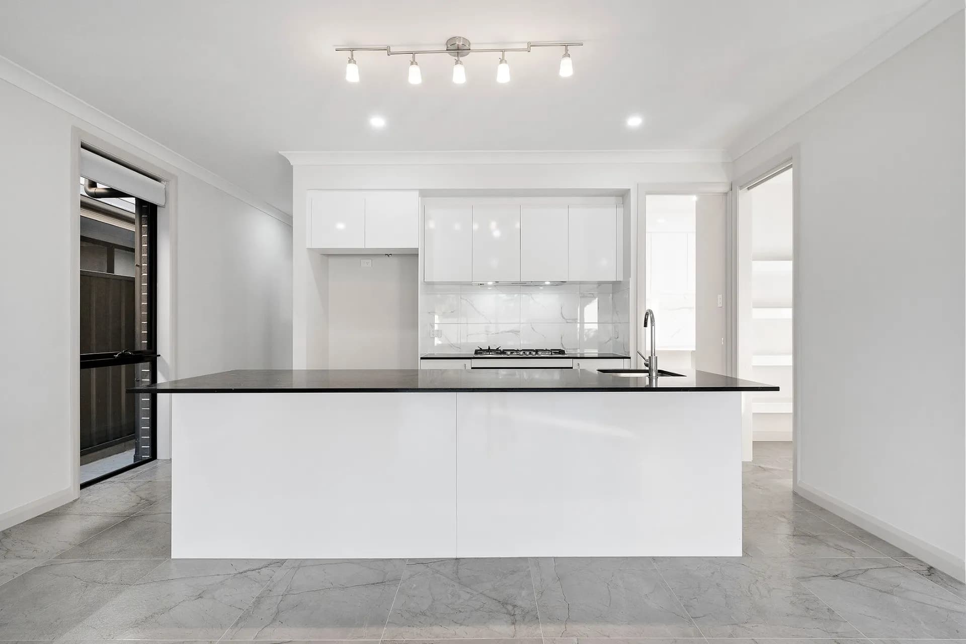 19 South  Parade, Seaton, SA, Seaton - Thumbnail 3