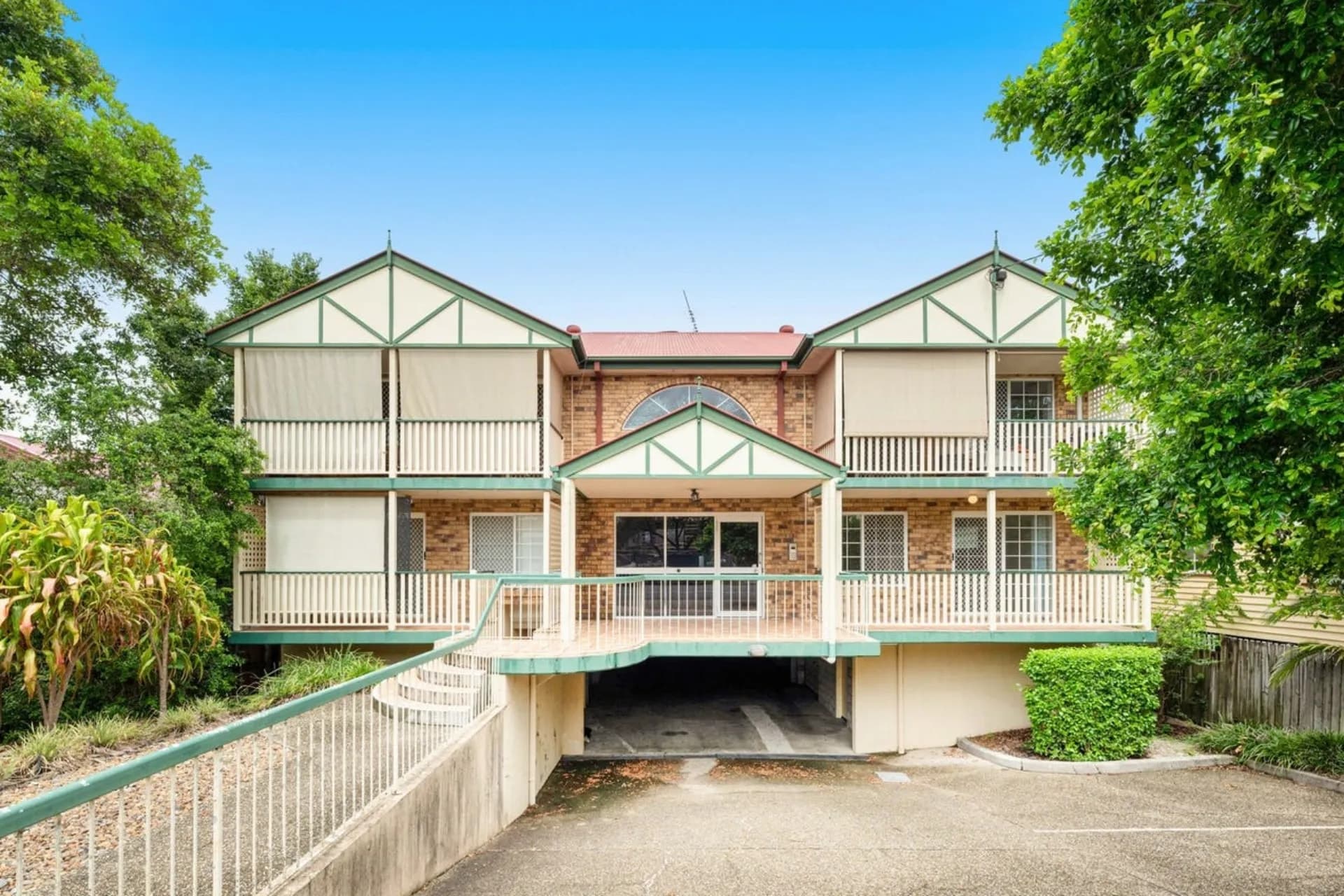 Unit 2/73 Pembroke Road, Coorparoo, QLD, Coorparoo - Image 1