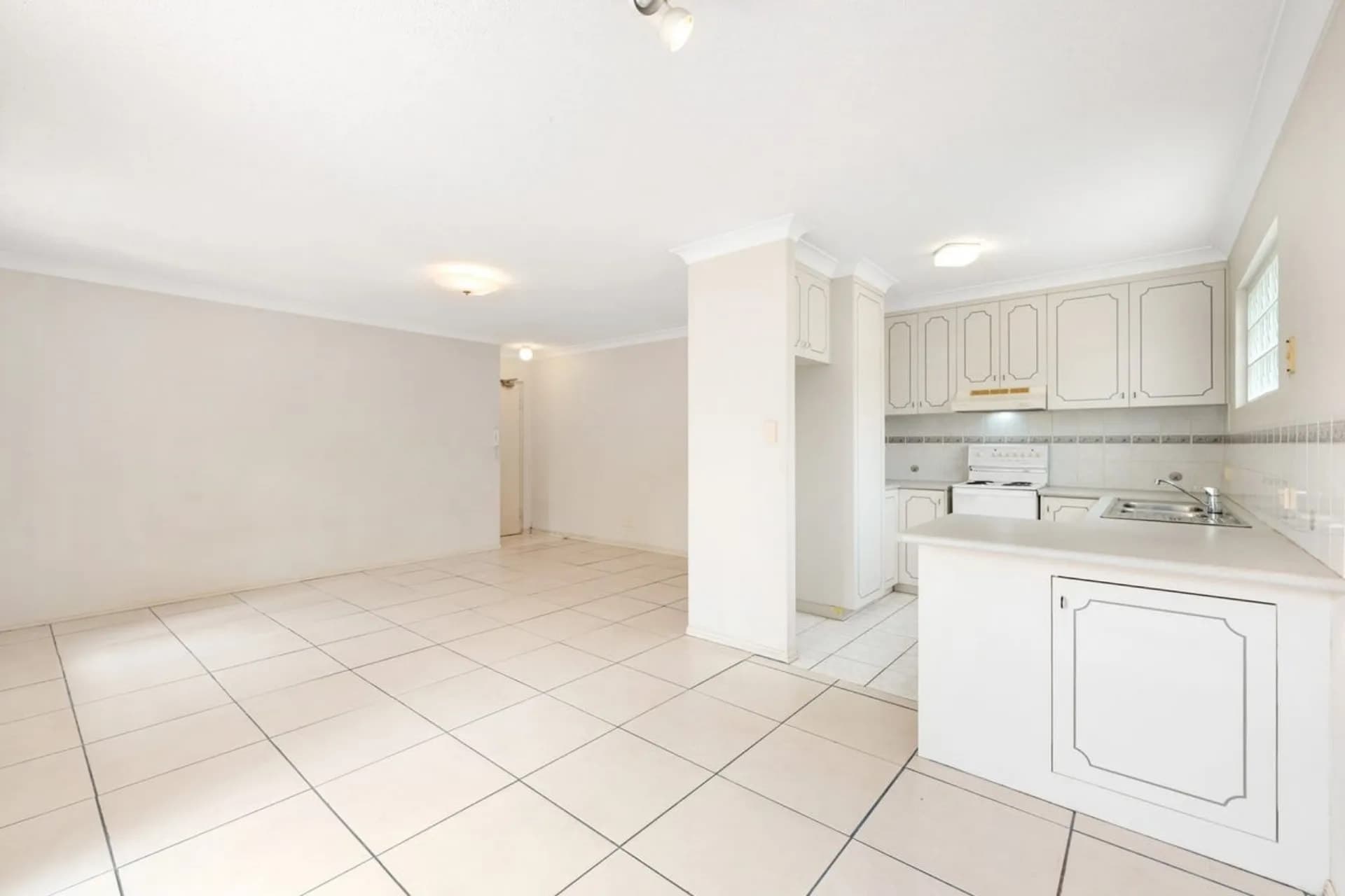 Unit 2/73 Pembroke Road, Coorparoo, QLD, Coorparoo - Thumbnail 2