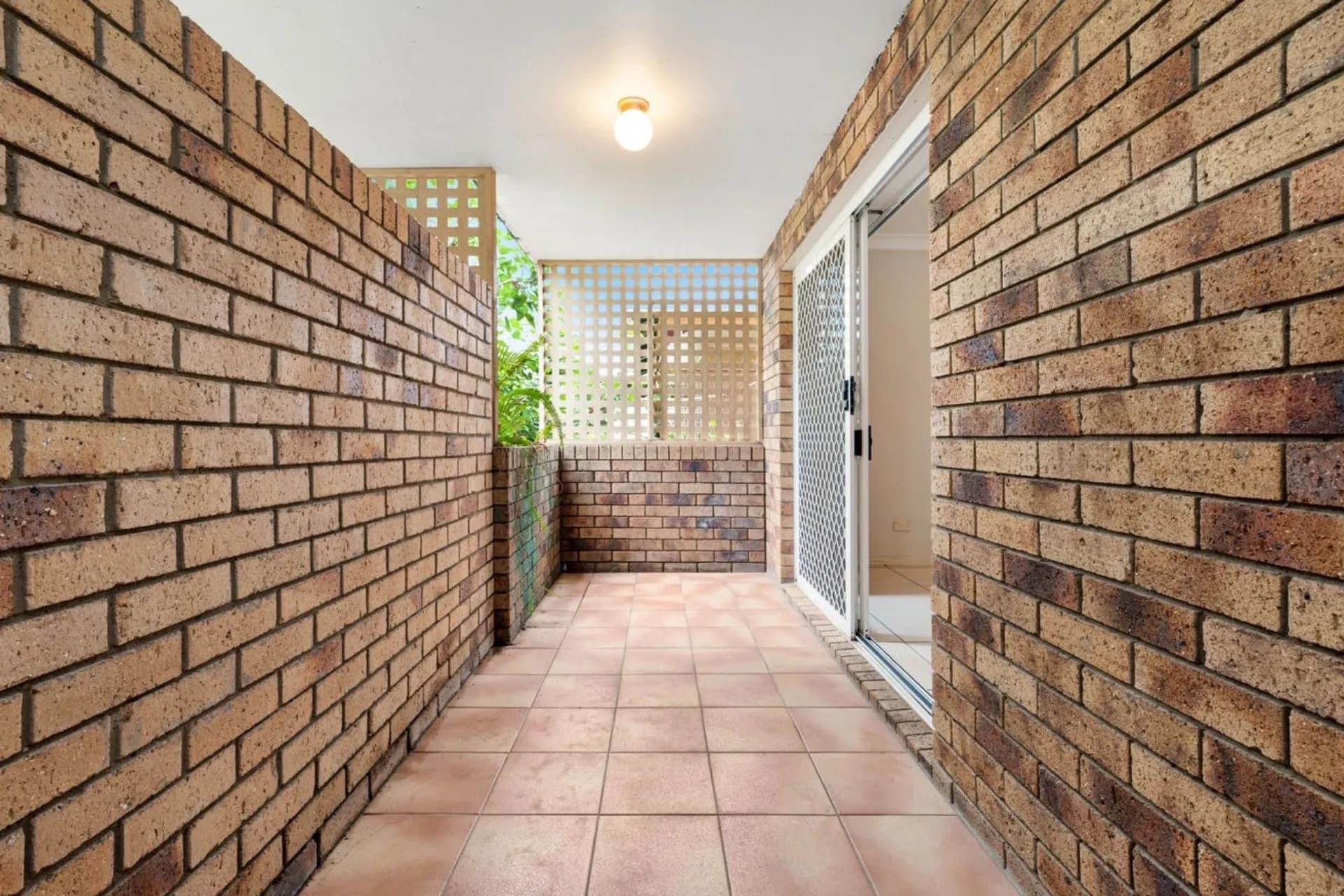 Unit 2/73 Pembroke Road, Coorparoo, QLD, Coorparoo - Thumbnail 7