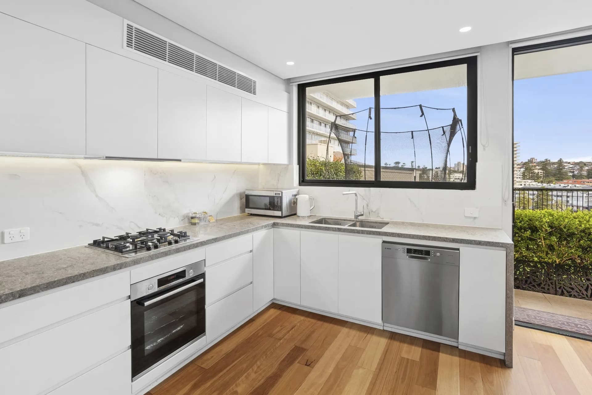 2/52a Queenscliff Road, Queenscliff, NSW, Queenscliff - Thumbnail 2