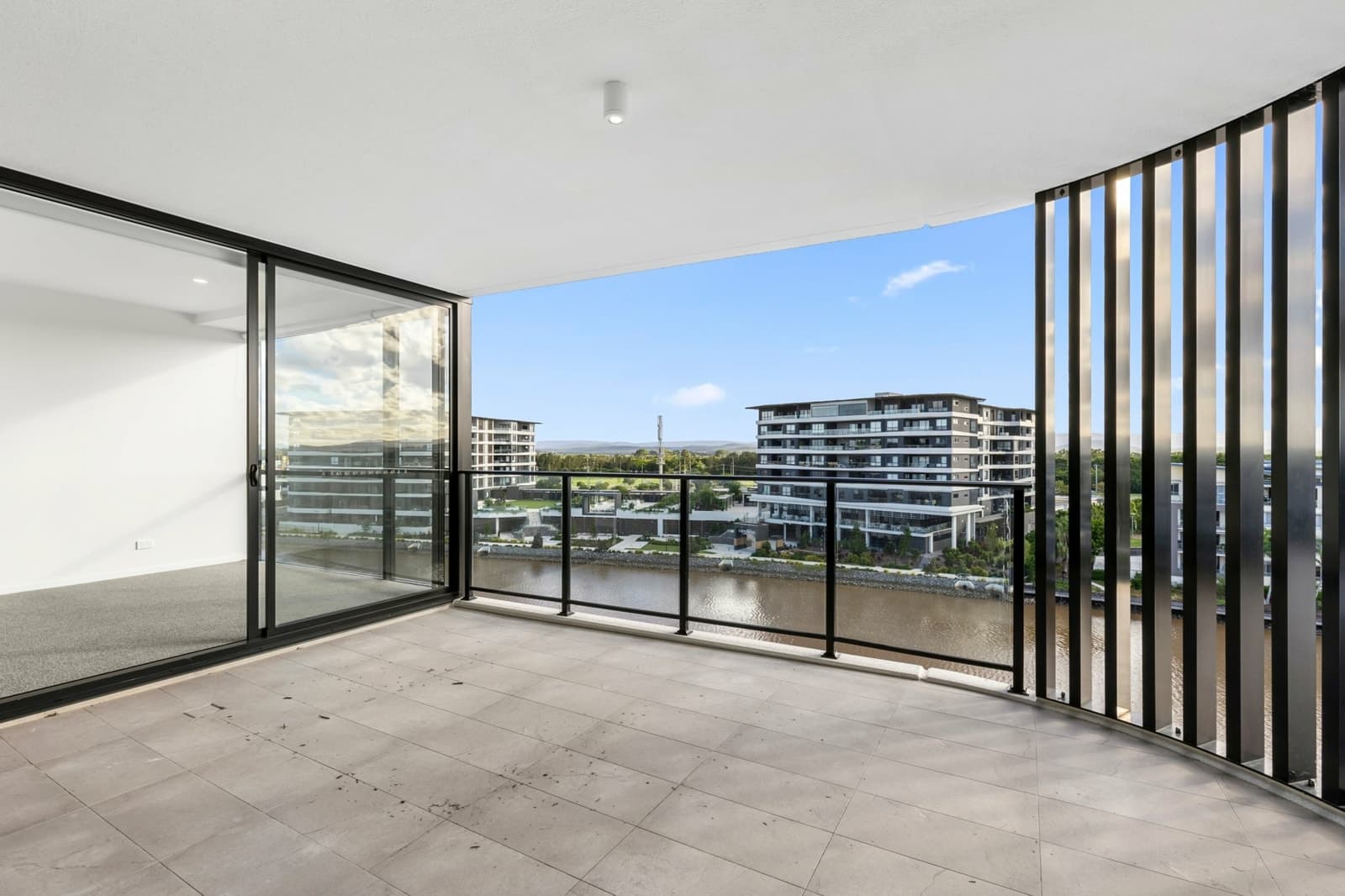 1604/10 Sickle Avenue, HOPE ISLAND, Hope Island - Image 1