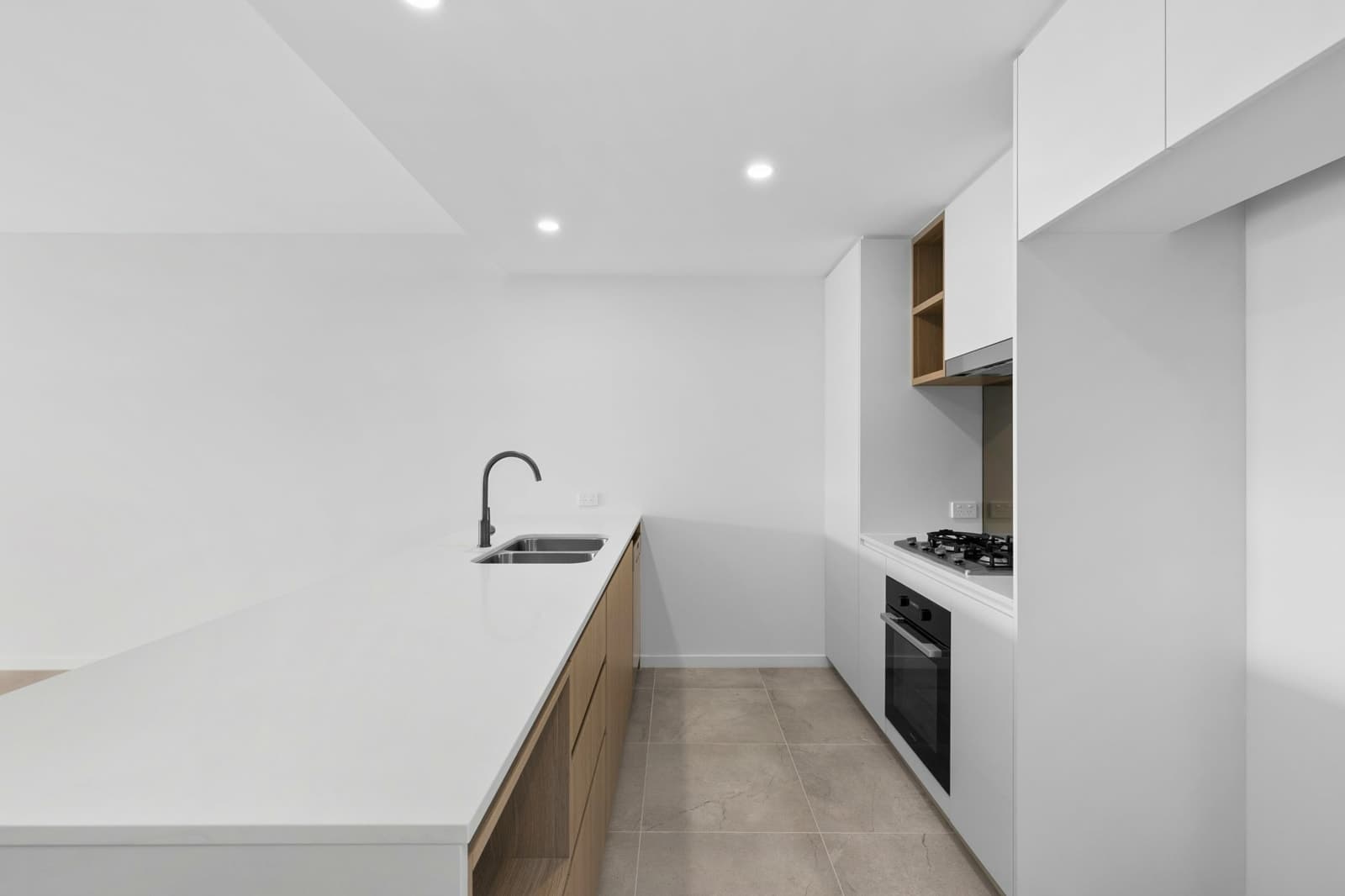 1604/10 Sickle Avenue, HOPE ISLAND, Hope Island - Thumbnail 4