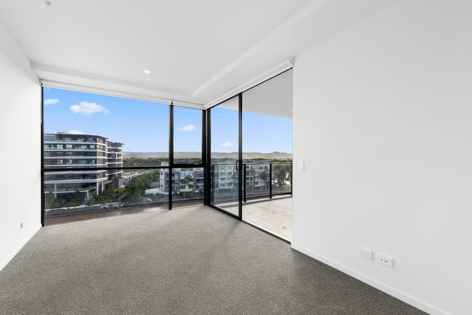 1604/10 Sickle Avenue, HOPE ISLAND, Hope Island - Thumbnail 5