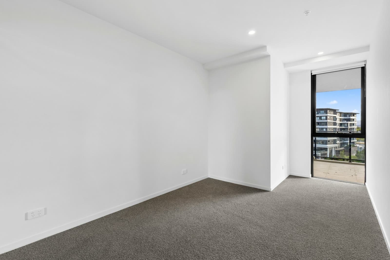 1604/10 Sickle Avenue, HOPE ISLAND, Hope Island - Thumbnail 7