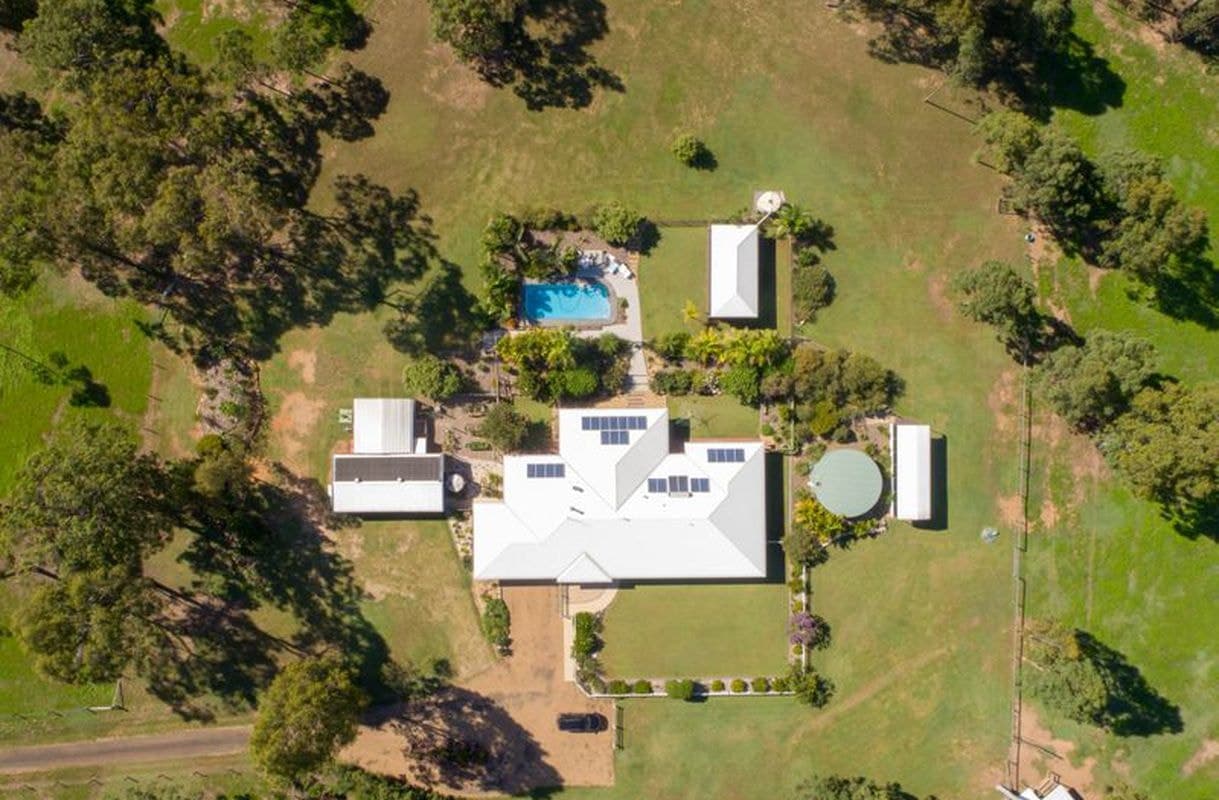 48 Essex Court, Mount Hallen, Mount Hallen - Image 1