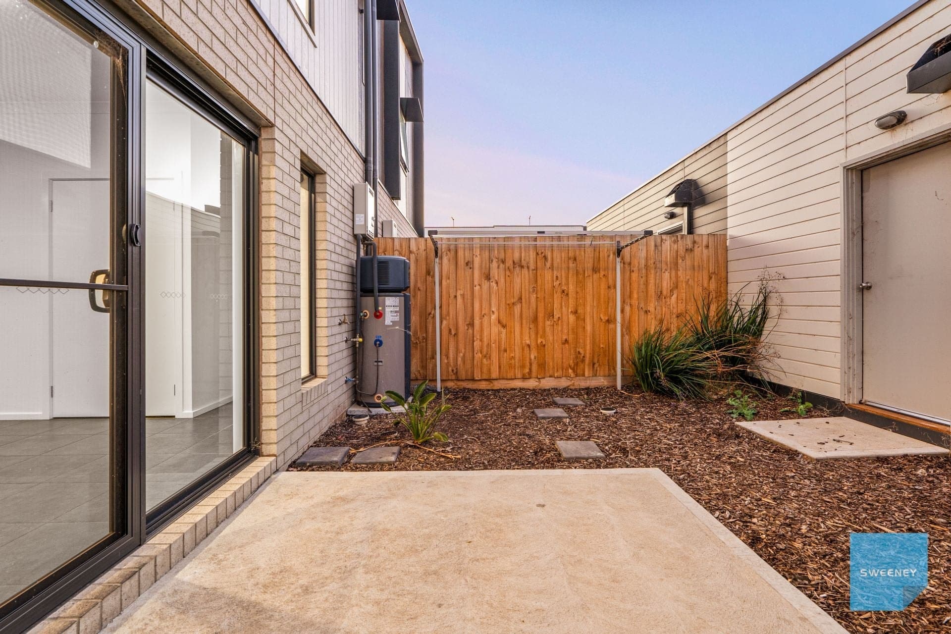 5 Kobe Street, DEANSIDE, Deanside - Image 1