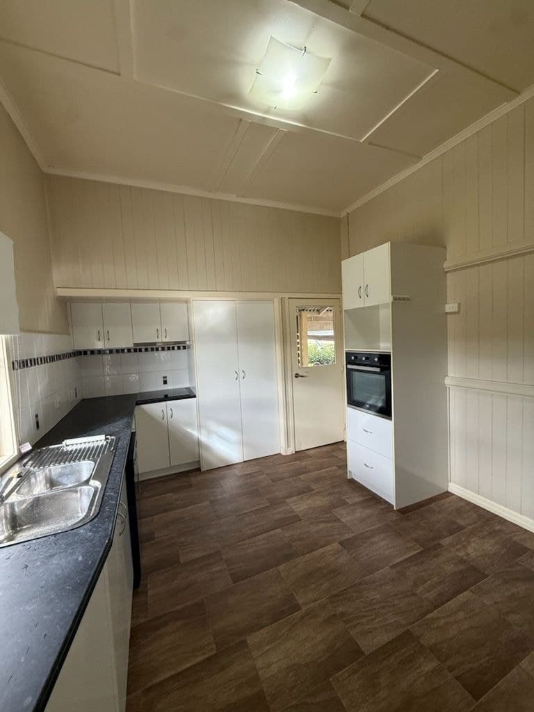 43 Victoria Street, CLIFTON, QLD 4361, Clifton - Thumbnail 2