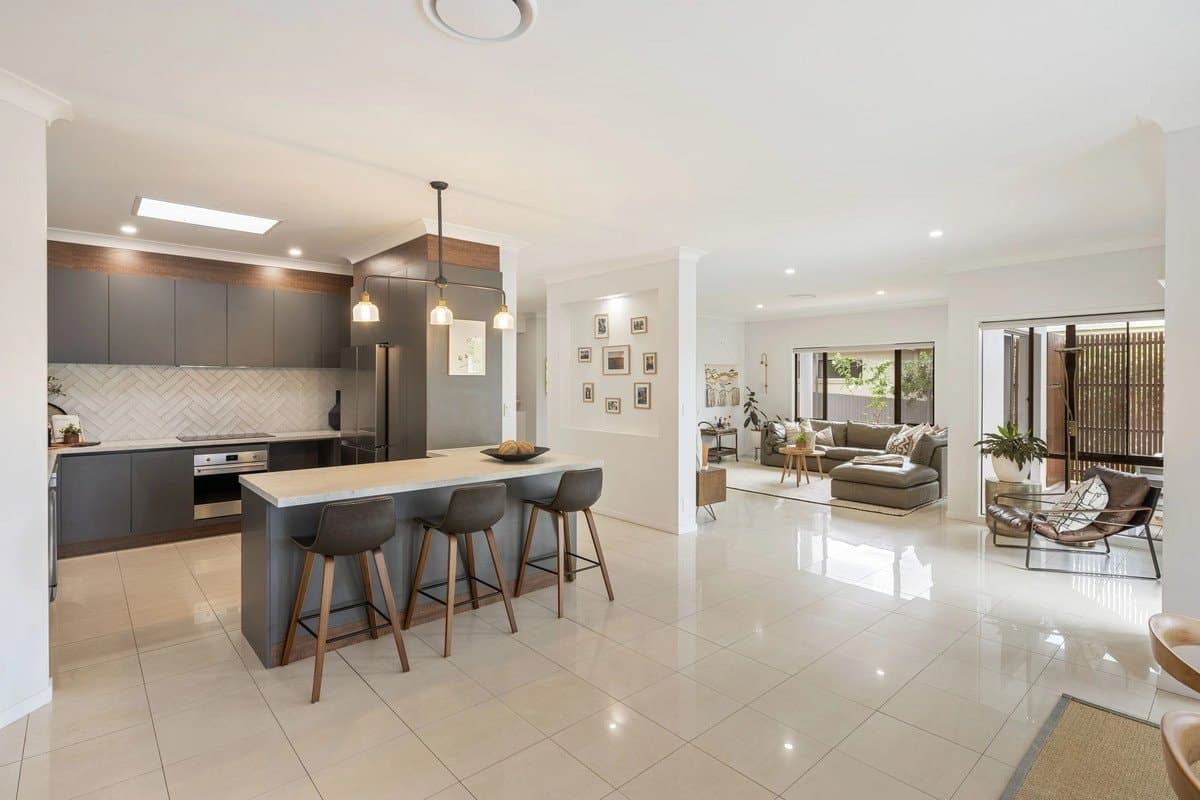 38 Sky Royal Terrace, BURLEIGH HEADS QLD 4220, Burleigh Heads Property Image - Thumbnail 5