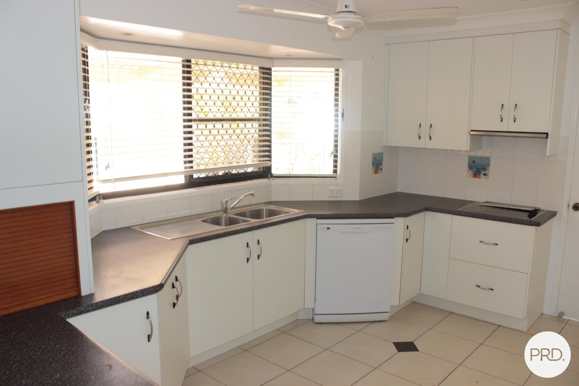 33 WYNDHAM Avenue, BOYNE ISLAND QLD 4680, Boyne Island Property Image - Thumbnail 3