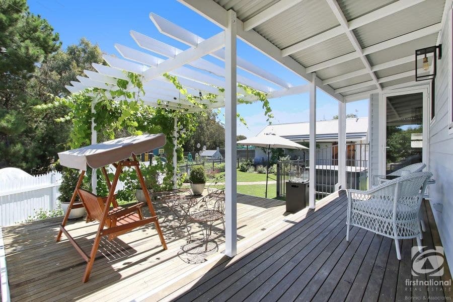 1 Cemetery Road, Beechworth VIC 3747, Beechworth - Image 1