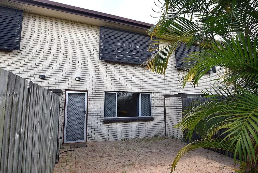 2/17 Fletcher Street, West Gladstone, QLD, 4680, West Gladstone - Image 1