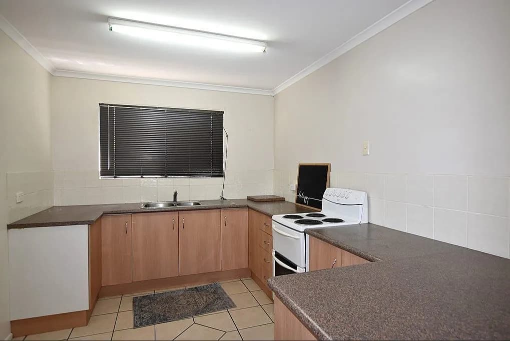 2/17 Fletcher Street, West Gladstone, QLD, 4680, West Gladstone - Thumbnail 2