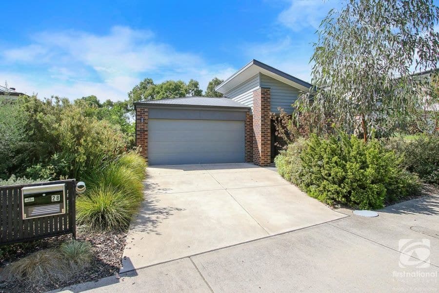 28 Clarendon Avenue, Wodonga VIC 3690, Wodonga - Image 1
