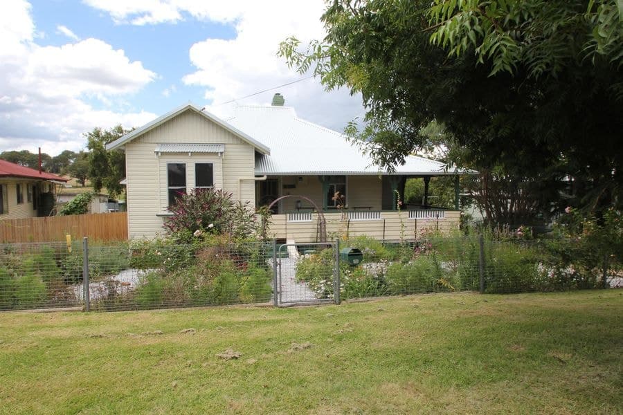 38 Molesworth Street, Tenterfield NSW 2372, Tenterfield - Image 1