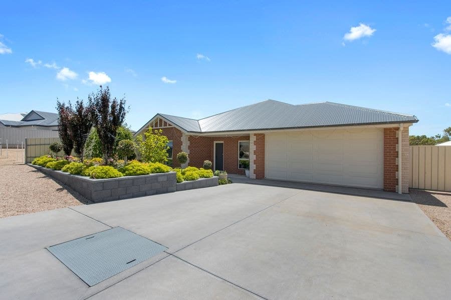 27 Sanders St, Moonta Bay SA 5558, Moonta Bay - Image 1